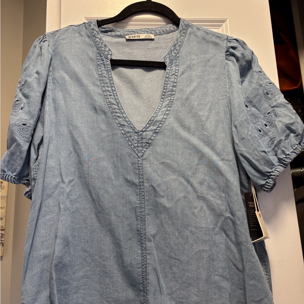 Devoted Light Blue V-Neck Jean Top Size M